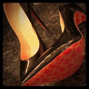 Never been worn heels, size 5.5 fits like a 6